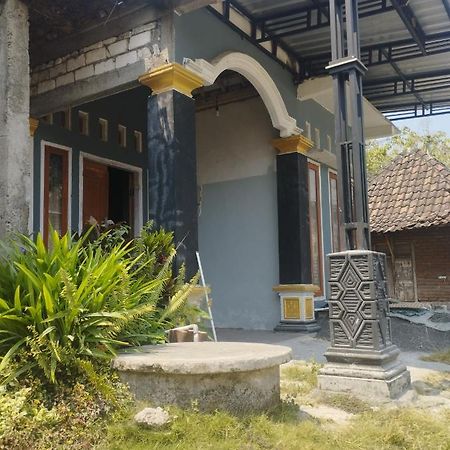 Hellsel Homestay Lamongan Екстериор снимка